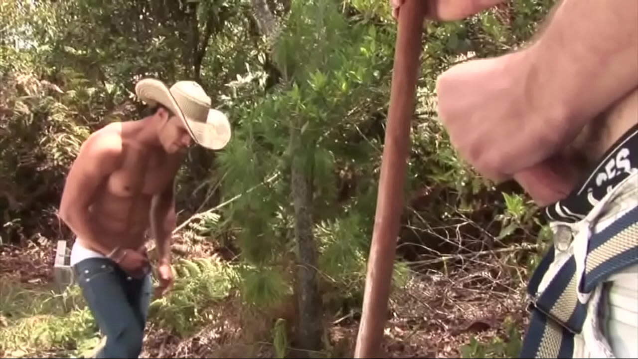 Sexy trabajadora colombiana en un trío crudo al aire libre
                     latin 3 way standing bareback laying raw uncut oral sex anal sex rim job hispanics standing missionary standing doggy style latino boys studio fingercuffing anal muchos negros
