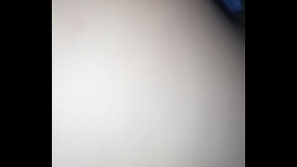 NEGRA CULONA COMIENDO VERGA