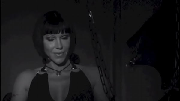 A black slave for this milf for a good intense anal