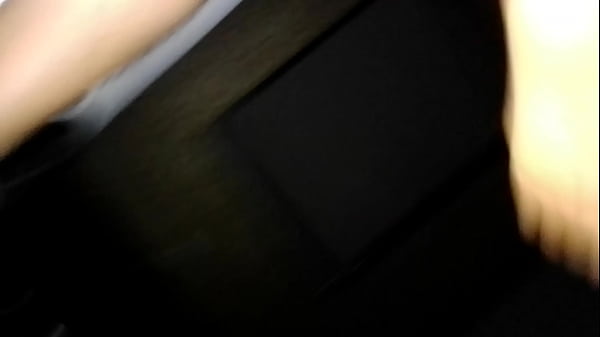 Penetrando una vagina resuradita mientras goza ...