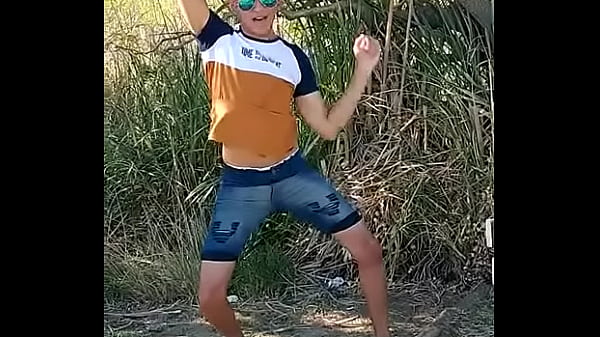 Pre warm-up, Dancing bailando en publico loba