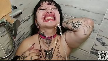 DEEDEELOVE PISSING GOLDEN SHOWER COM-PEE-LATION