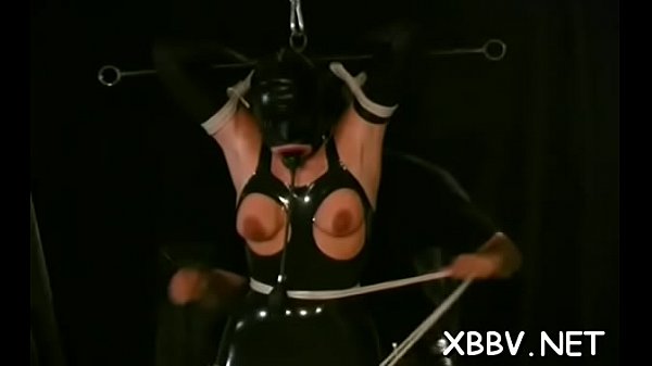 Lascivious bombshell spreads cuch