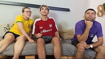 Download Video - assistindo jogo com amigos