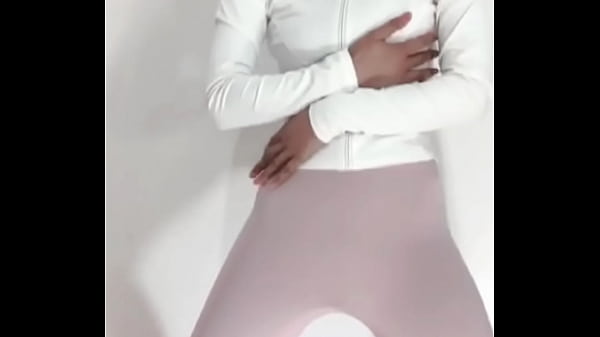 Siganjue-Young woman masturbates crazily in sexy pajamas with open crotch black stockings. It's really uncomfortable without a man.