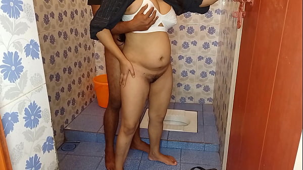 maid ko toilet ka andar chuda jab vo pesab kar rhi thi, Real hindi Dirty HD Porn Sex