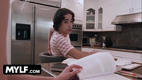 stepDaughter doesn't realize stepMOM fucking her BF- Melissa Lynn