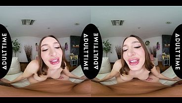 UP CLOSE VR - Sexy Ella Reese Takes You On A Delicious, Steamy And Naughty Adventure In POV