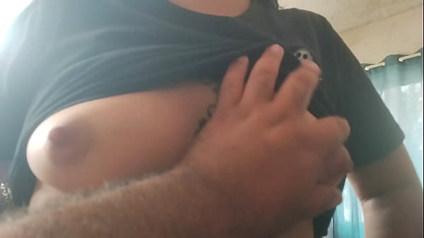 Quien viene a jugar mis tetas