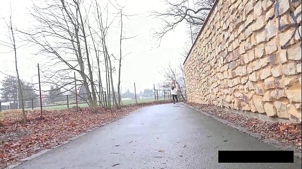 thumb pausing to pee