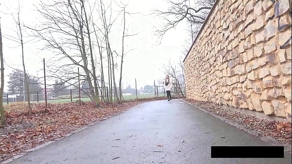 thumb pausing to pee