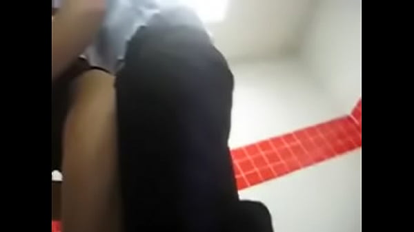 Download Video - Flagra de sexo entre novinhos no banheiro