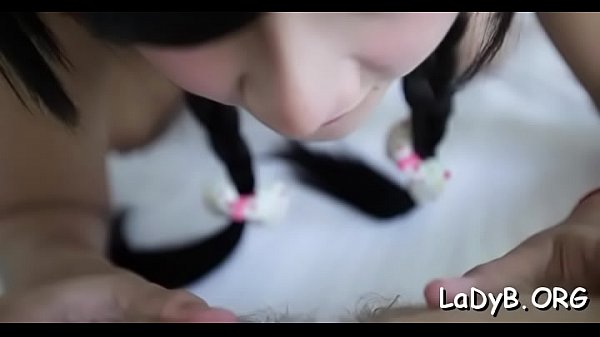 Super luscious thai tranny gives a fantastic ir...