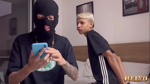 O QUE TRÊS MACHOS SOZINHOS FAZ DE MELHOR, DESVA...