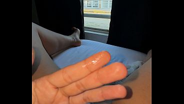 Download Video - como me encanta cuando me masturbo al pie de la ventana y mis vecinos pasan y pasan para verme