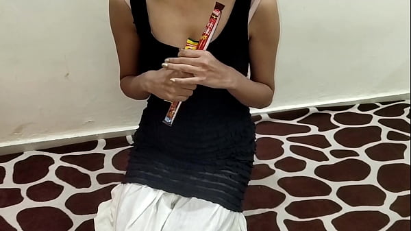 Desi Indian girl ko chocolate dekar first time step brother ne choda with Hindi audio