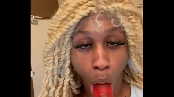 Bebê Pega Um Vibrador