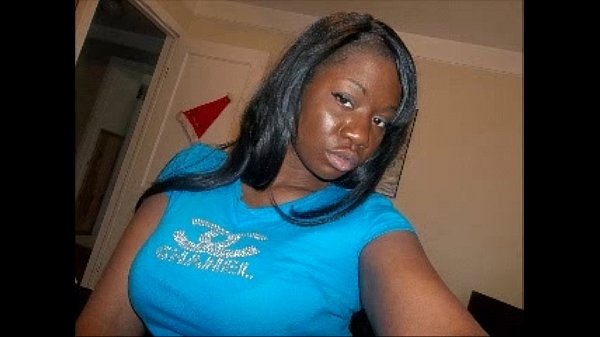 La Superbe Star Du Porno Ebony Jessica Grabbit Se Mouille !!!