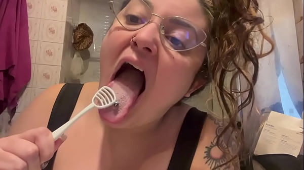 GREAT TEETH BRUSHING KITTY WITH COUGH