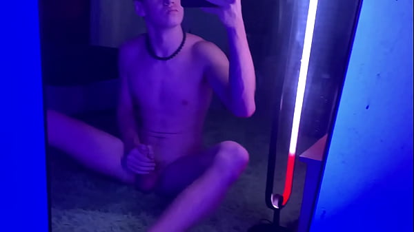 Exibiendome para poner las pollas duras