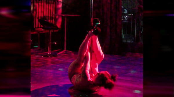 Manic Moxxi shows you her pole dancing