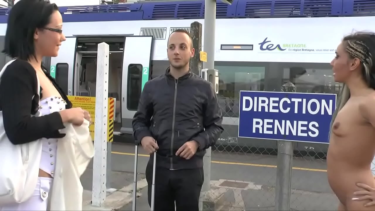 ¡De paso por Bretaña, Gwenanie se regala una loca exhibición en la estación!
                     anal blowjob riding doggystyle skinny amateur lingerie public small tits anal creampies muchos negros