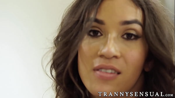 Dick riding sensual chick with dick receives cu...