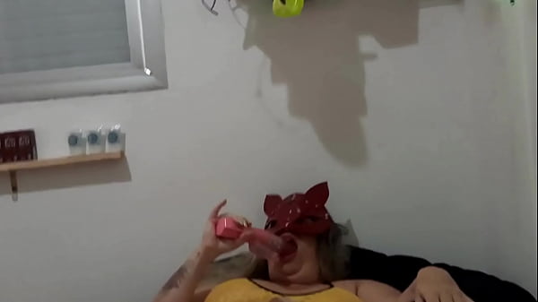 Esposa heyya deitada de bunda pro alto !!
