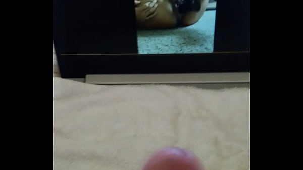 Watching Latina masturbate and masturbate to