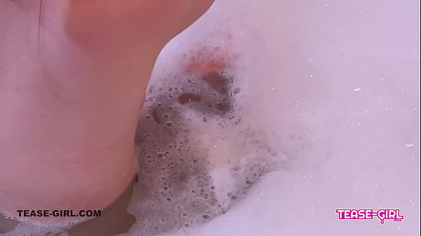 Super Cute Teen takes a sexy bath
