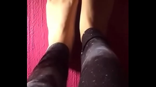Alone girl who wants cum on her feet