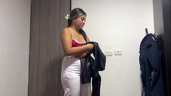 Download Video - Madrastra deja que su hijastro le haga sentir nuevamente lo que es la pasi&oacute;n