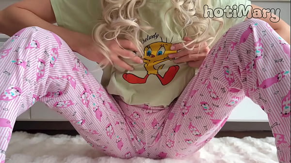 BIG SQUIRT CUM! skinny school girl small tits masturbate fingering pussy