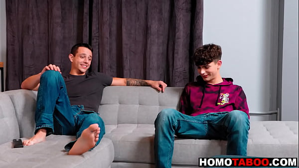 Download Video - Gay boy fucked by pornstar stepbrother &vert; Kyle Wyncrest & Zayne Bright