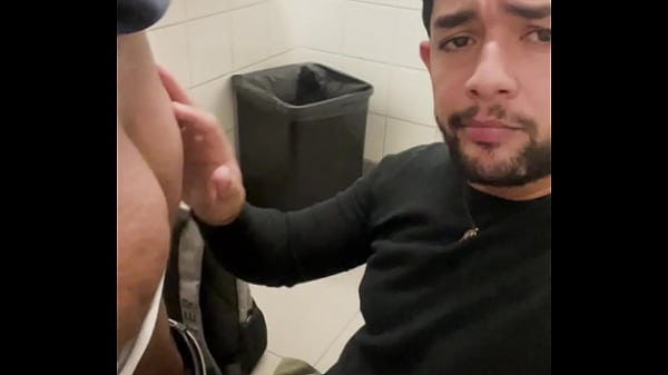 Pincelei meu pau na boquinha do cu desse urs&atilde;o ...