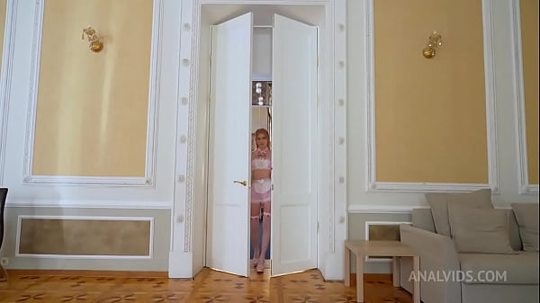 OMG, horizontal gape! Fucking Hot skinny Teen Berlin And Her First Anal (Nick's anal casting) NRX132