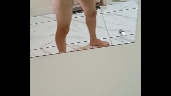 Download Video - Mostrando minha piroca enorme e meu f&iacute;sico atl&eacute;tico