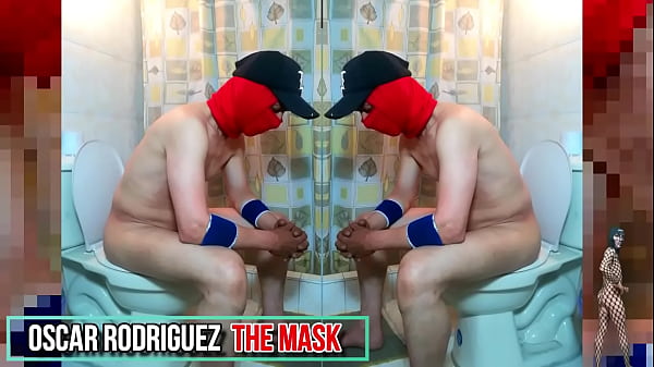 En el baño que rico me jale la verga hasta venirme