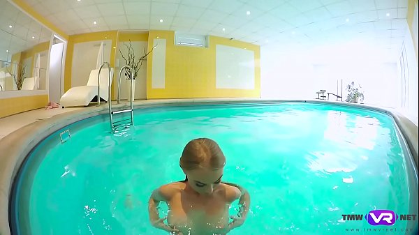 Tmw VR net - Nancy A - BLONDE ENJOYS SOLO PLAY IN A POOL