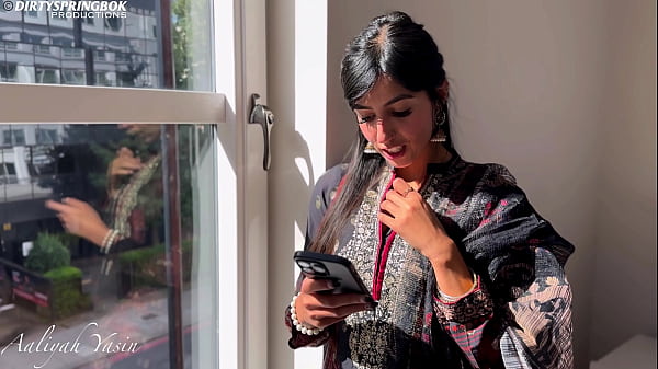 Download Video - Bhabi Aaliyah Yasin meets up with her best friend