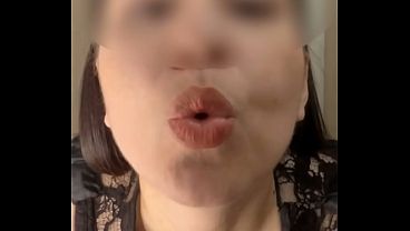 Me masturban con tremendo dildo hasta el orgasmo squirt!