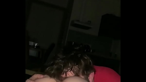 Petite Amie Orgasmes Pendant Que Son Petit Ami Mange Son Cul Et Sa Chatte