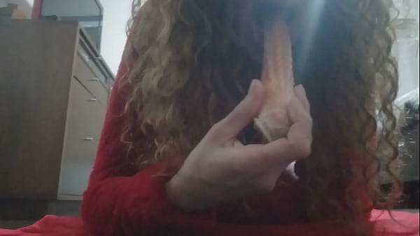 Lady Petera sucks carrot