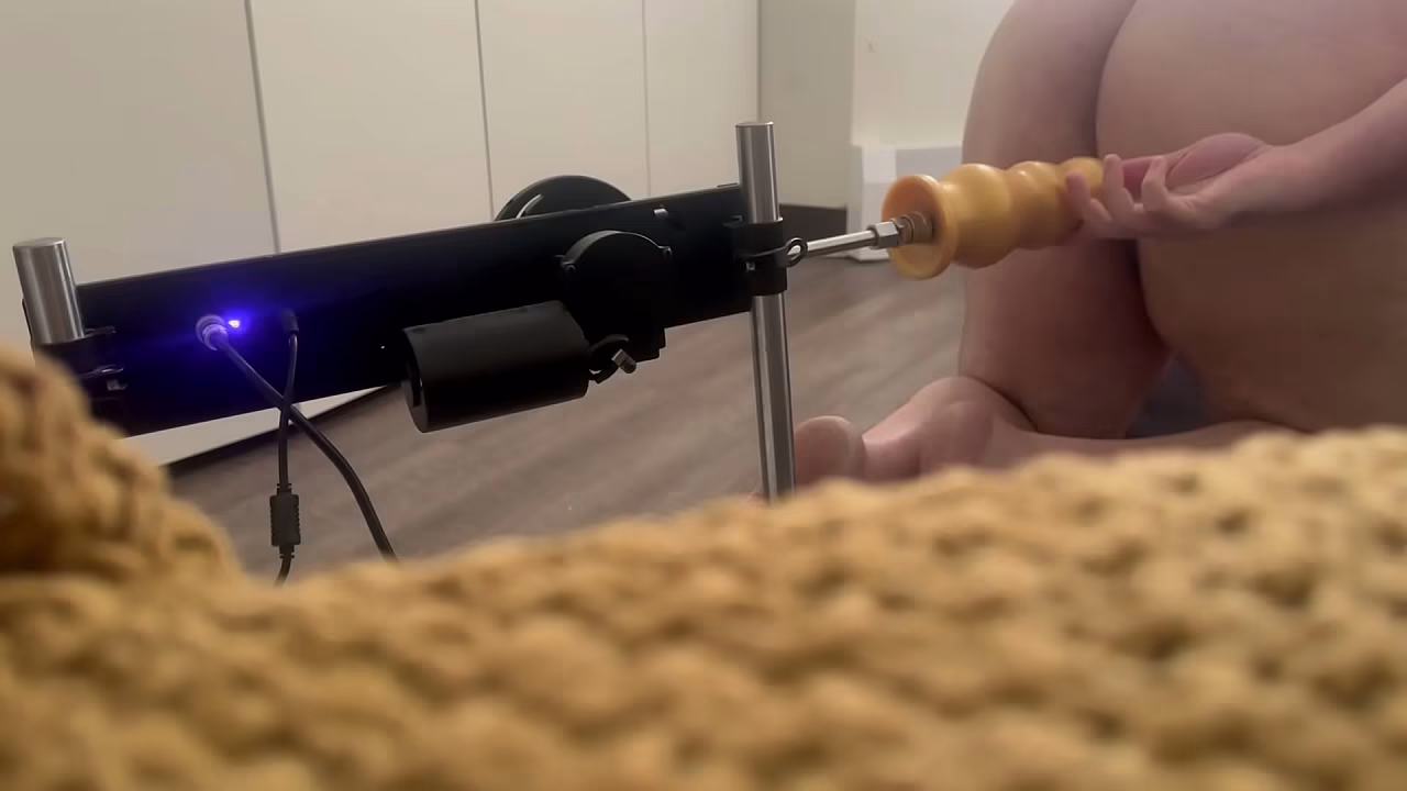 Machine-Mounted Deep Stretch &ndash_ Thick Silicone Ride