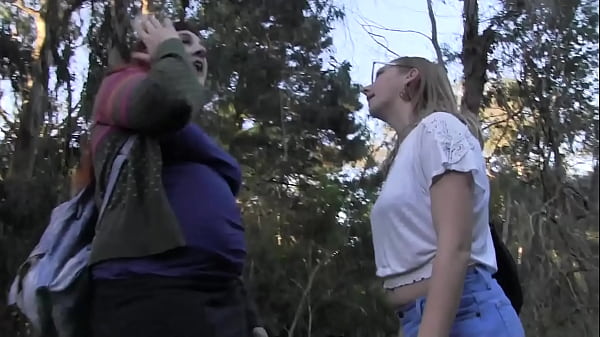 She invited him over to introduce him to the neighborhood, and her wet pussy at the same...