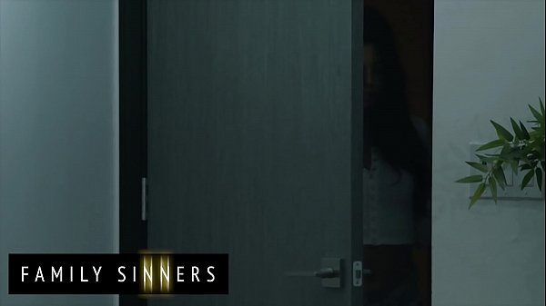 Stepdaughter (Gina Valentina) is so thirsty for her dad's cock - Family Sinners