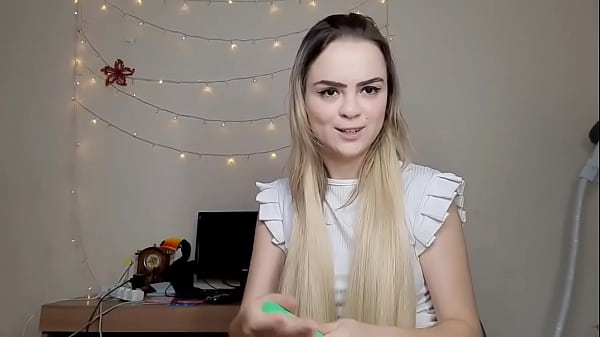 thumb hot blonde