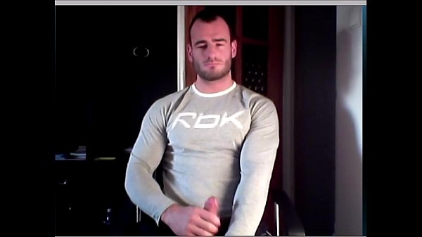 Bodybuilder trainning his muscles