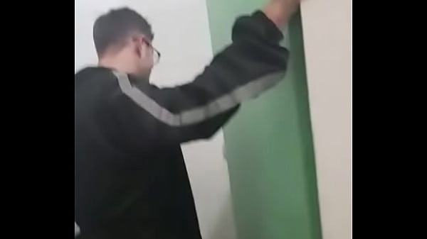 LOIRINHA FUDENDO GOSTOSO NO BANHEIRO DA ESCOLA