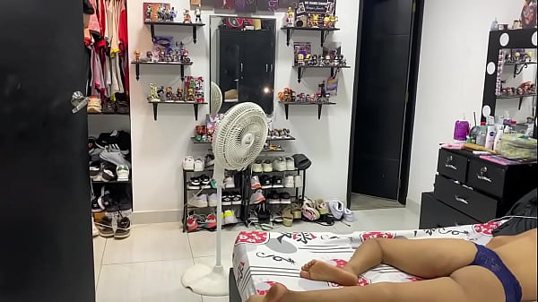 My stepsister is resting so I put my cock in her mouth and cum inside